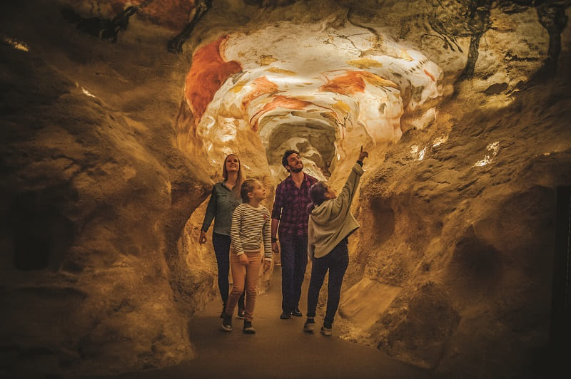 © Manu Allicot - Visite de Lascaux IV