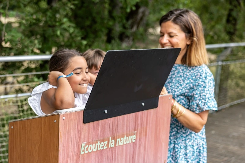 Bornes sonores-Shooting-Famille-We-Like-Travel-_-SEMITOUR-Juillet-2025_Déclic_Décolle