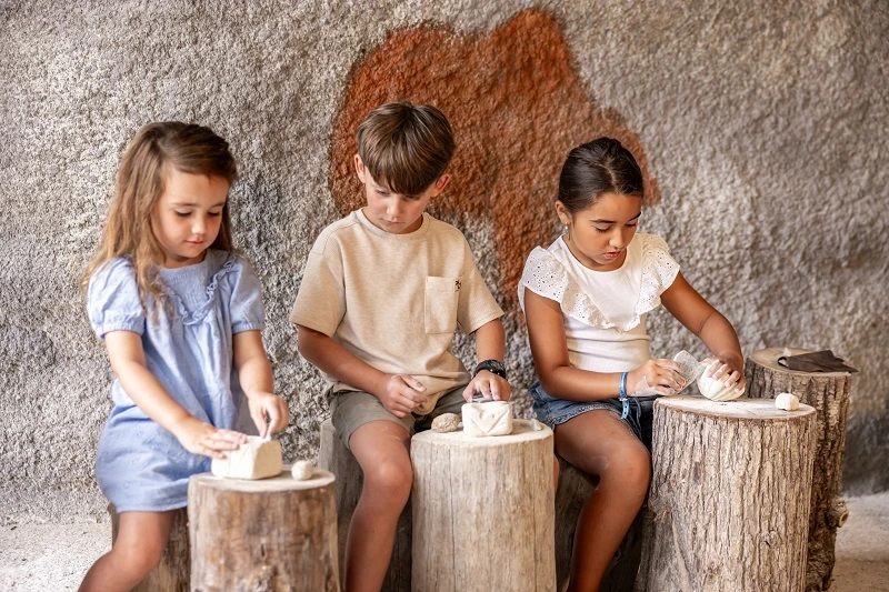 Lampe à graisse parc du thot - We Like Travel _ SEMITOUR - Juillet 2025@Déclic&Décolle